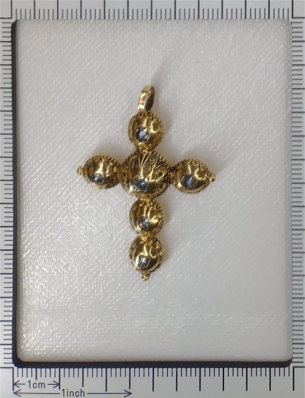 Baroque diamond cross pendant in gold.