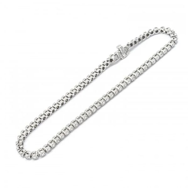 Modern 1.92ct Diamond Line Tennis Bracelet in Platinum