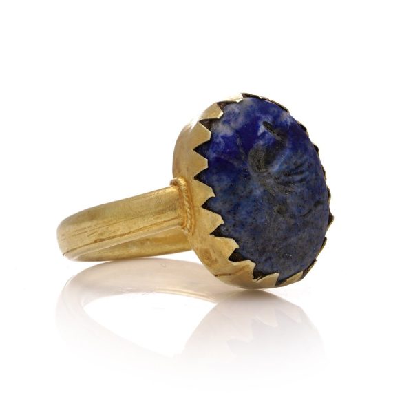 Lapis lazuli intaglio ring in yellow gold