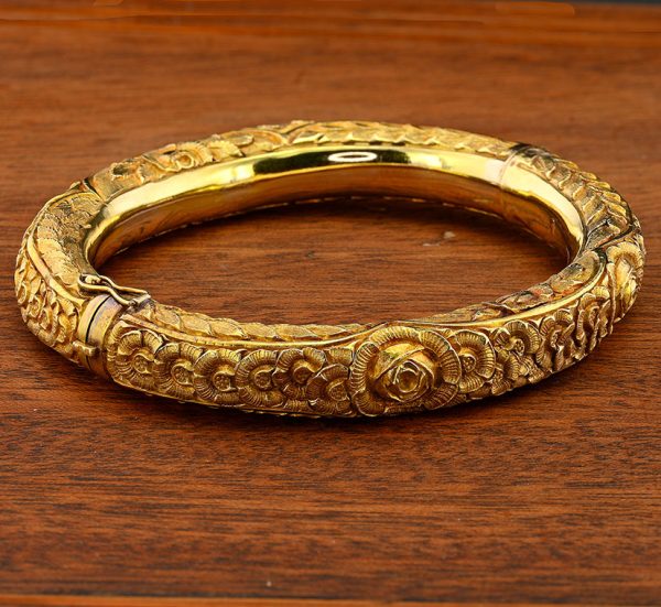 Antique Art Nouveau 18ct Yellow Gold Repousse Bangle Bracelet