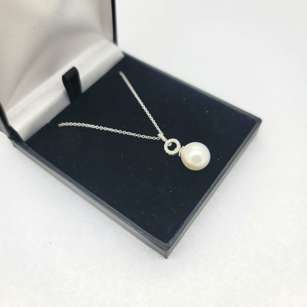 Freshwater Pearl and Diamond Pendant with Chain in 18ct White Gold