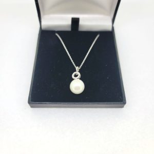 Freshwater Pearl and Diamond Pendant with Chain
