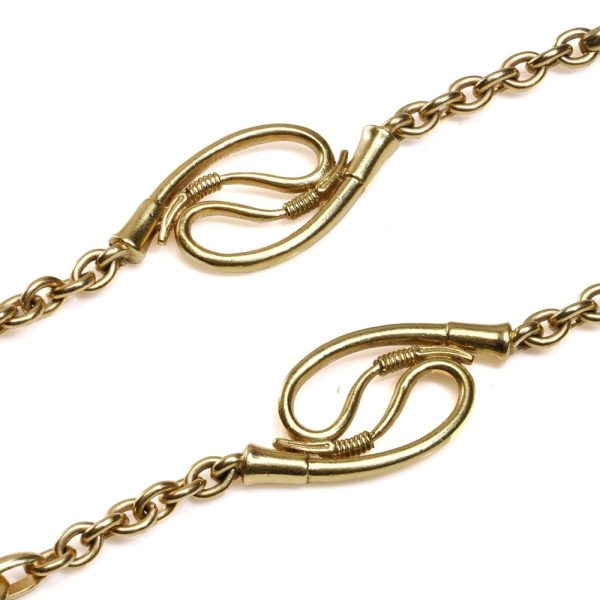 Hermés yellow gold necklace.