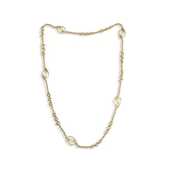 Hermés yellow gold necklace.