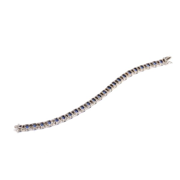 Sapphire and diamond link bracelet in white gold.