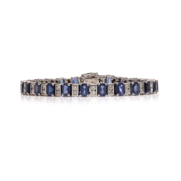 Sapphire and diamond link bracelet in white gold.