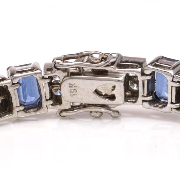 Sapphire and diamond link bracelet in white gold.