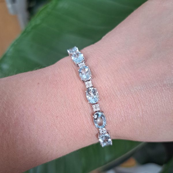 Aquamarine and Diamond Line Bracelet, 16.42 carats