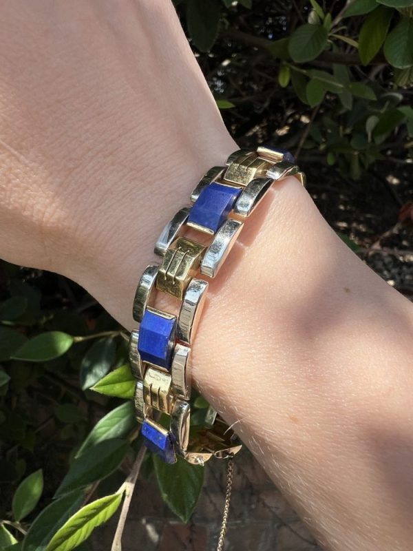 Lapis lazuli link bracelet in gold.