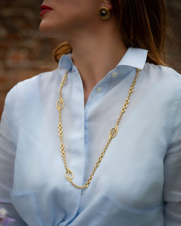 Hermés yellow gold necklace.