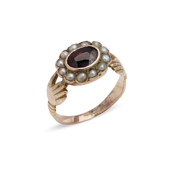 Fede ring in gold and set with garnet and seed pearls.