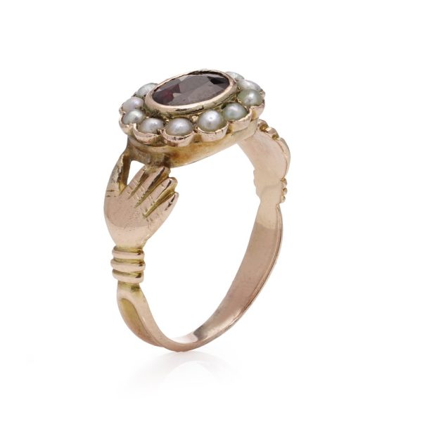 Fede ring in gold and set with garnet and seed pearls.