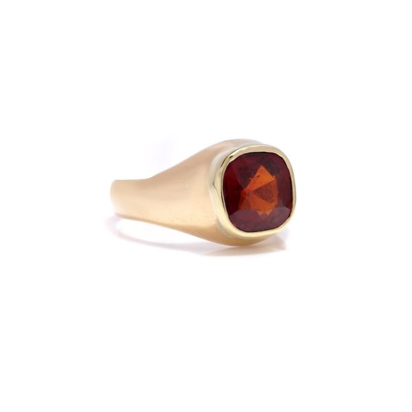 Hessonite garnet ring in yellow gold.