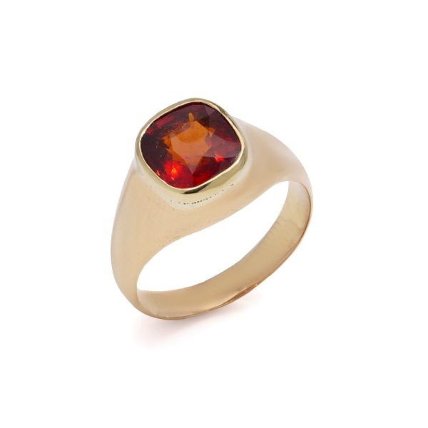 Hessonite garnet ring in yellow gold.