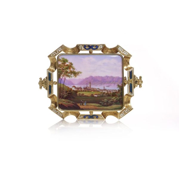 Antique enamel brooch in gold.