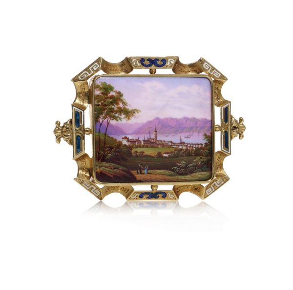 Antique enamel brooch in gold.