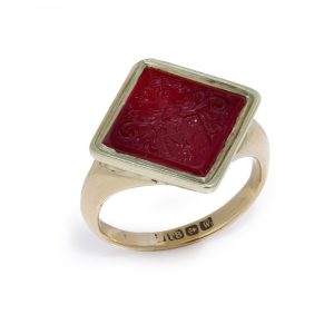 Victorian Antique Carved Carnelian Crest Signet Ring, mid 19th century 18ct yellow gold ring set with a square carnelian stone engraved with a detailed family crest