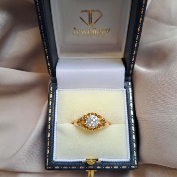 Antique 1.06ct Diamond Solitaire Engagement Signet Ring in Yellow Gold with Ribbed Shoulders