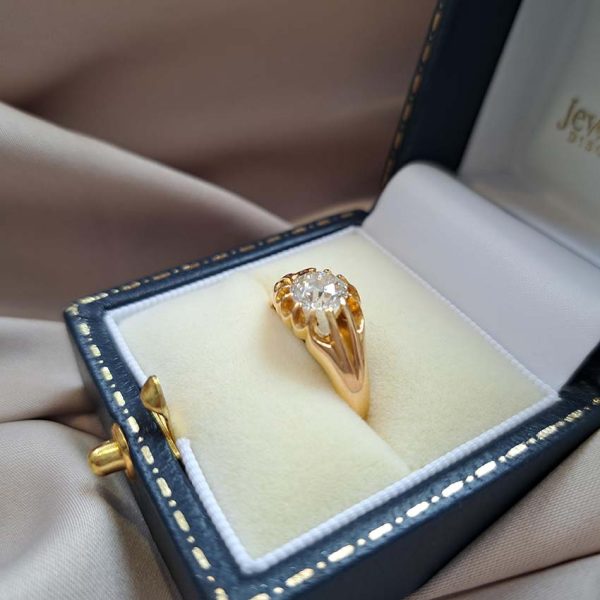 Antique 1.06ct Diamond Solitaire Engagement Signet Ring in Yellow Gold with Ribbed Shoulders