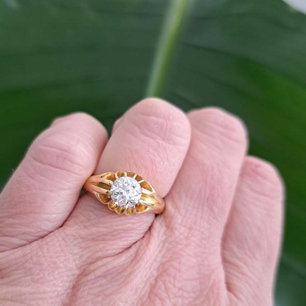 Antique 1.06ct Diamond Solitaire Engagement Signet Ring in Yellow Gold with Ribbed Shoulders