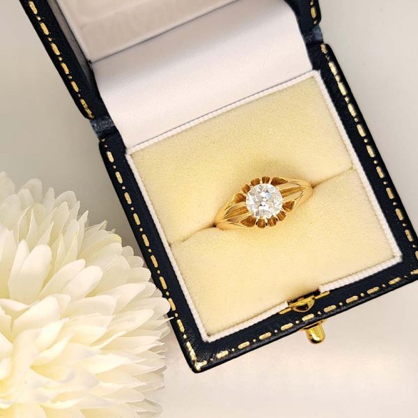 Antique 1.06ct Diamond Solitaire Engagement Signet Ring in Yellow Gold with Ribbed Shoulders