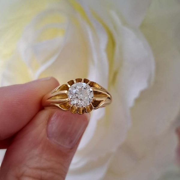 Antique 1.06ct Diamond Solitaire Engagement Signet Ring in Yellow Gold with Ribbed Shoulders