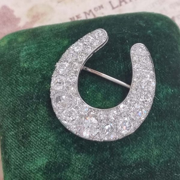 Antique 7.5ct Old Cut Diamond Horseshoe Brooch by Hennell of London, fine platinum horseshoe shaped brooch pave set with 7.50 carats of sparkling old mine-cut diamonds. Made by Hennell of London