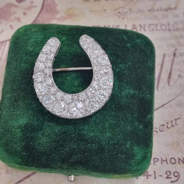 Antique 7.5ct Old Cut Diamond Horseshoe Brooch by Hennell of London, fine platinum horseshoe shaped brooch pave set with 7.50 carats of sparkling old mine-cut diamonds. Made by Hennell of London