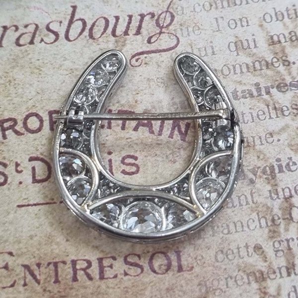 Antique 7.5ct Old Cut Diamond Horseshoe Brooch by Hennell of London, fine platinum horseshoe shaped brooch pave set with 7.50 carats of sparkling old mine-cut diamonds. Made by Hennell of London