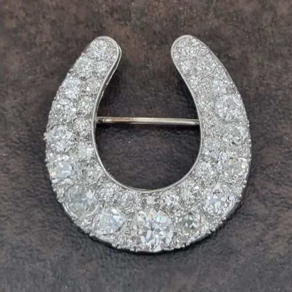 Antique 7.5ct Old Cut Diamond Horseshoe Brooch by Hennell of London, fine platinum horseshoe shaped brooch pave set with 7.50 carats of sparkling old mine-cut diamonds. Made by Hennell of London