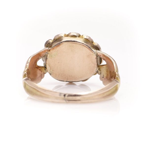 Fede ring in gold and set with garnet and seed pearls.