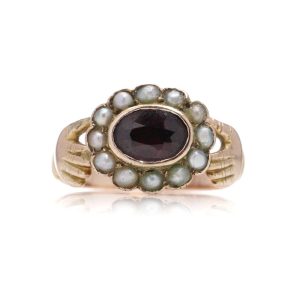 Fede ring in gold and set with garnet and seed pearls.