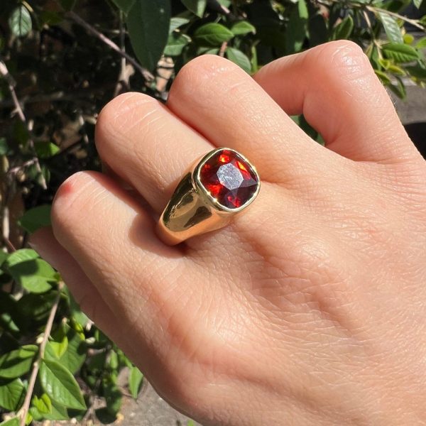 Hessonite garnet ring in yellow gold.