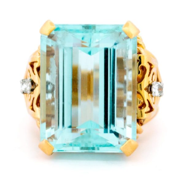 Aquamarine and diamond tank ring in yellow gold.