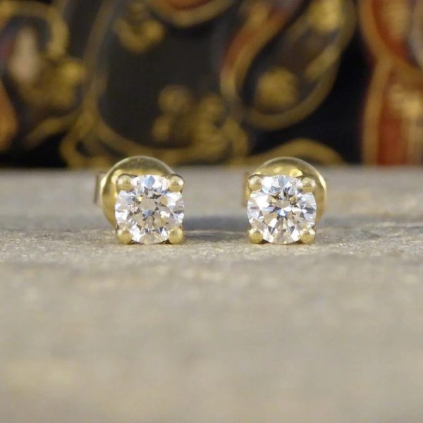 Diamond stud earrings in gold.