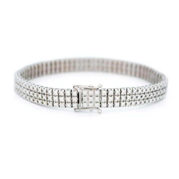 Diamond 3-row tennis bracelet in white gold. 