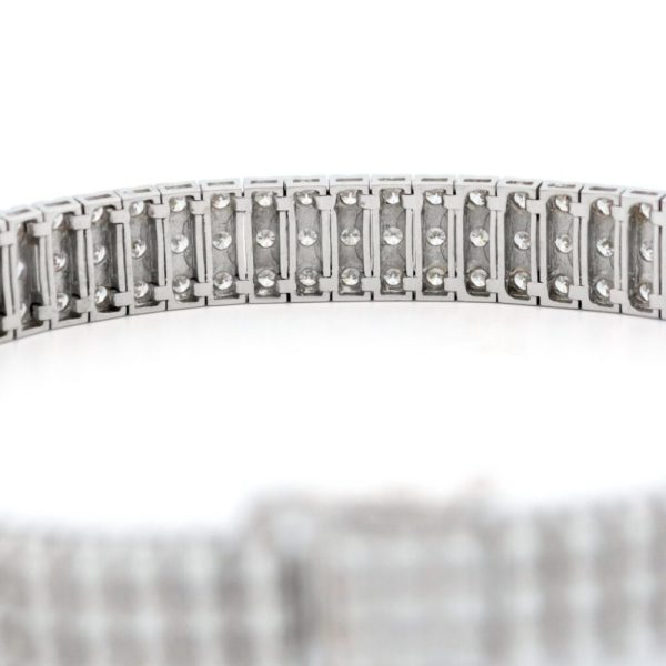 Diamond 3-row tennis bracelet in white gold. 