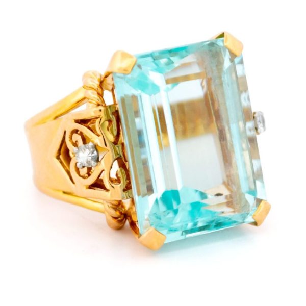 Aquamarine and diamond tank ring in yellow gold.