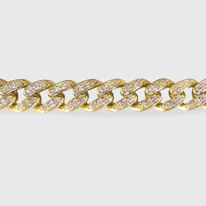 Diamond curb bracelet in yellow gold.