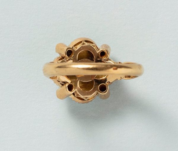 Antique late Victorian 18ct yellow gold ring set with diamonds and pearls.