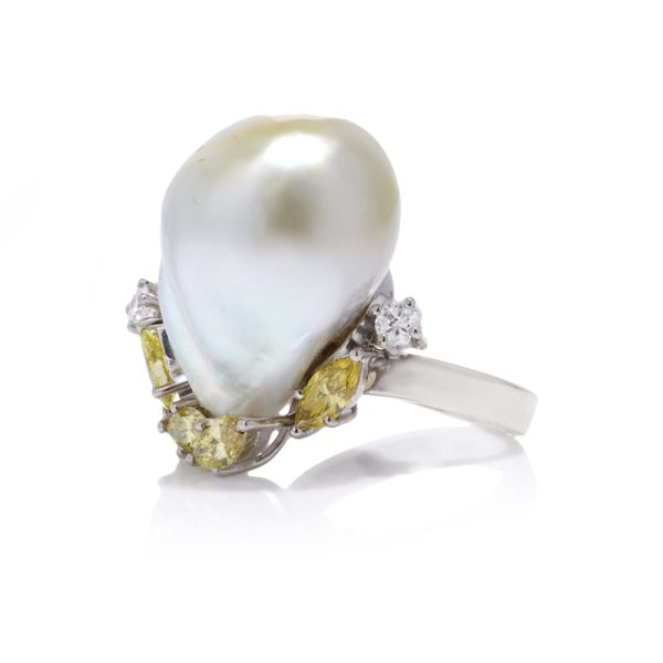 Baroque pearl and diamond ring in white gold.