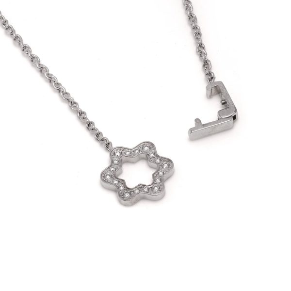 Diamond star pendant necklace in white gold.