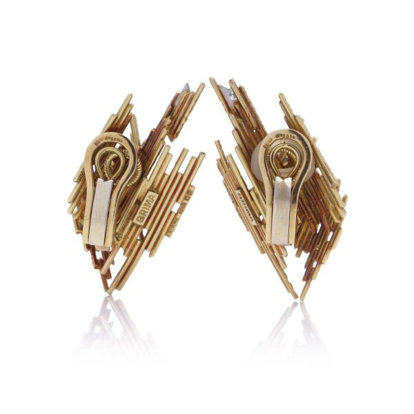 Yellow and white gold earrings with diamonds.