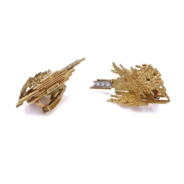 Yellow and white gold earrings with diamonds.