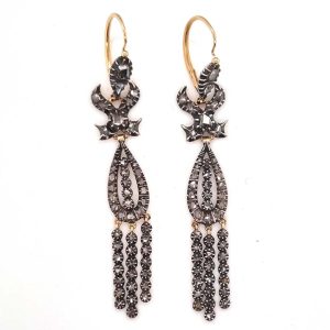 Antique Regency Diamond Chandelier Drop Earrings, scrolled tops pear teardrop-shaped clusters fringe drops silver-upon-gold. Early 19th century 1810/1820