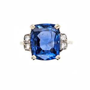 Art Deco sapphire cushion shape and diamond ring diamond shoulders platinum. Vintage Large sapphire