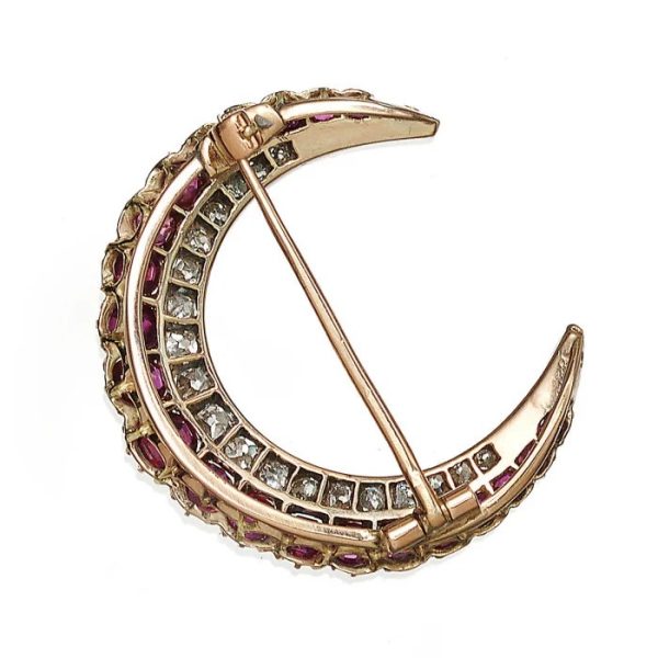 Late Victorian Antique Ruby and Diamond Crescent Moon Brooch in Silver and Gold, outer row of graduating oval and cushion faceted rubies and inner row of old-cut diamonds, Circa 1900