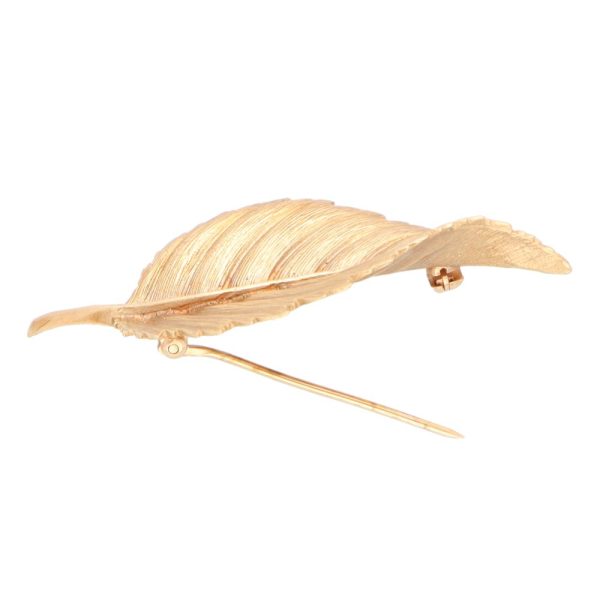 A vintage 9ct yellow gold leaf design brooch circa 1984