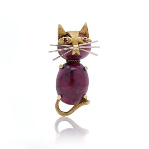 Vintage 18 Carat Yellow Gold Cat-Shaped Brooch With Ruby Eyes