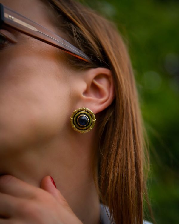 Sapphire earrings in gold